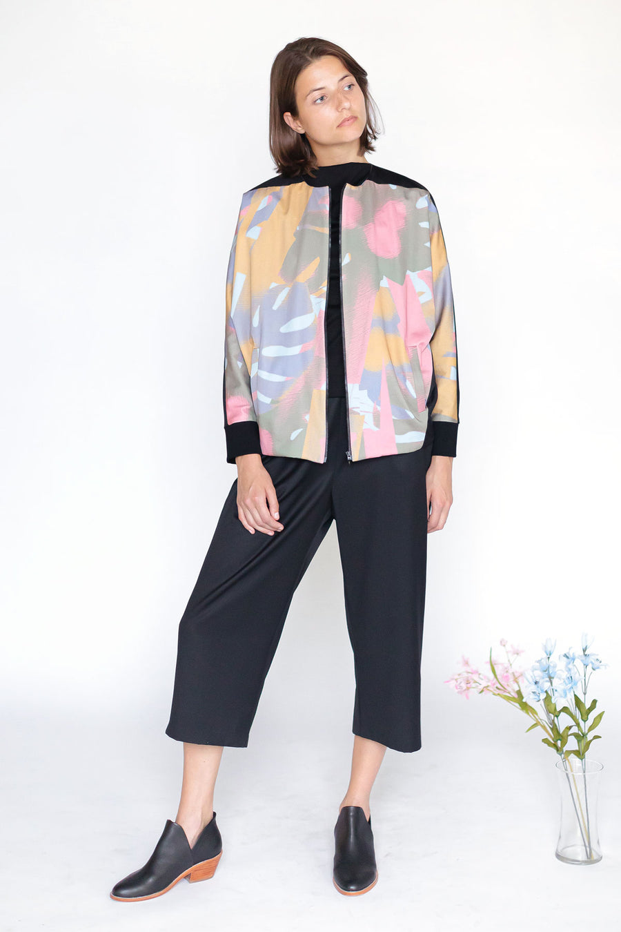Zip up jacket with abstract pattern and black culottes for women