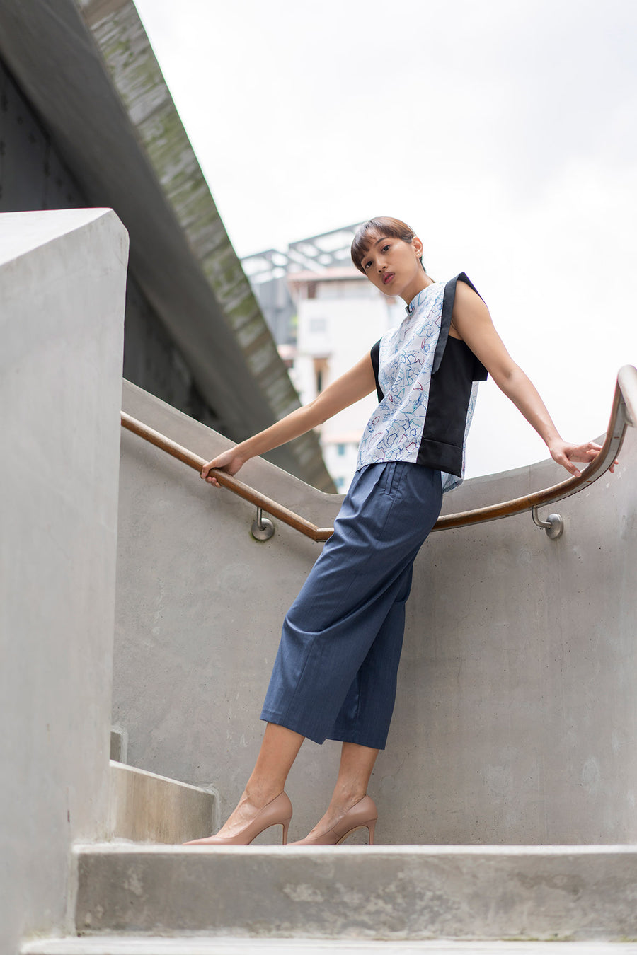 white top and blue 3/4 pants for women